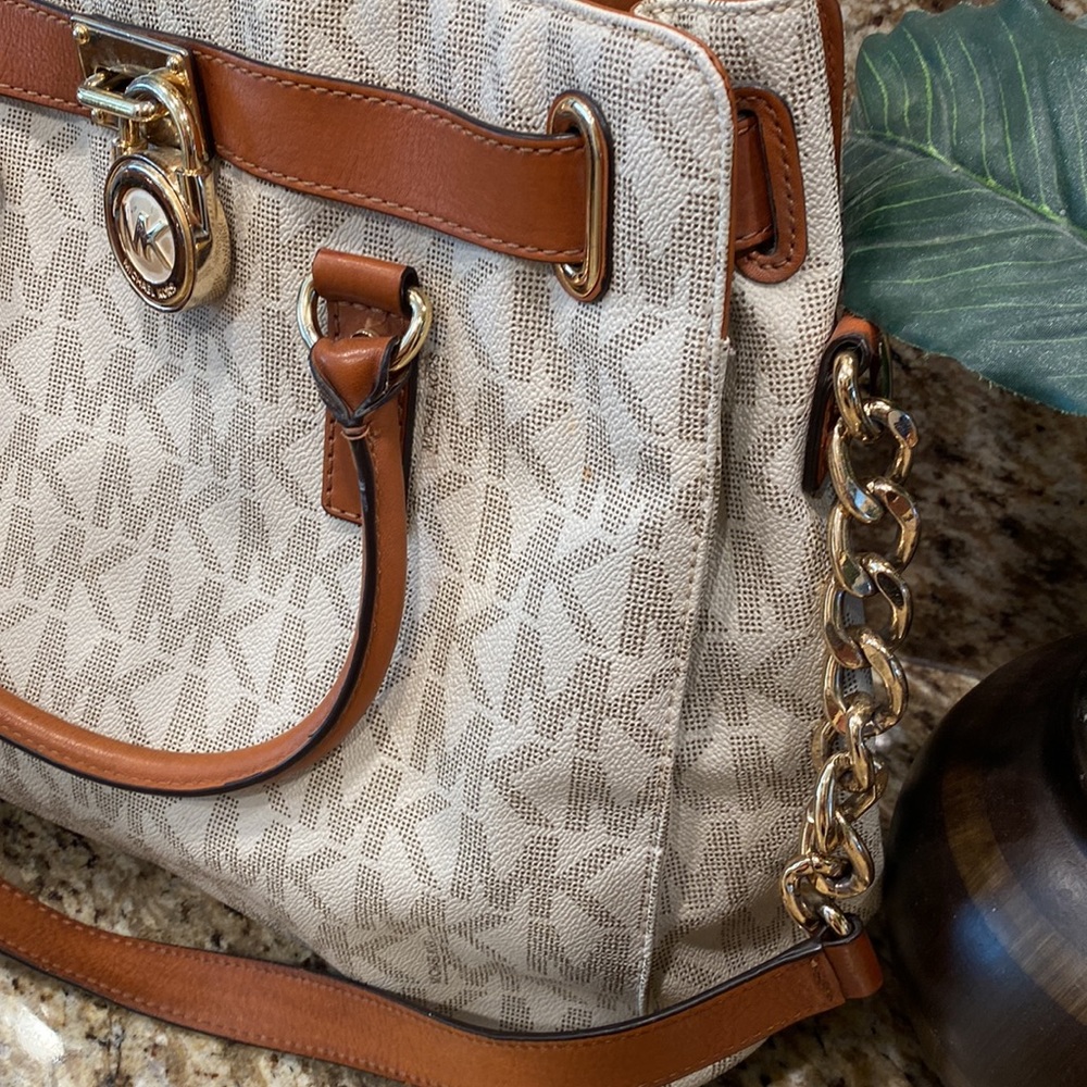 Michael Kors Large Signature Hamilton Tote - Picture 3 of 7